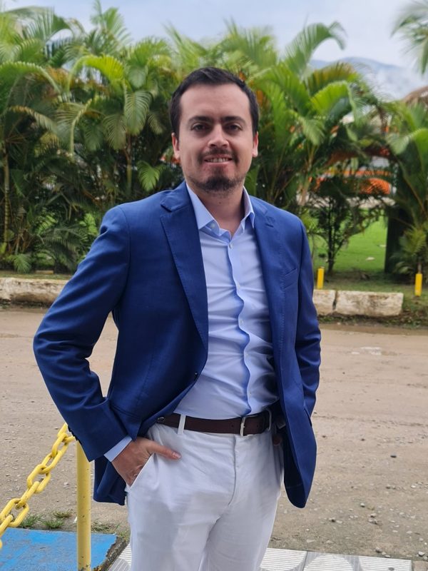 Benjamín Escobar, Gerente General de BEC